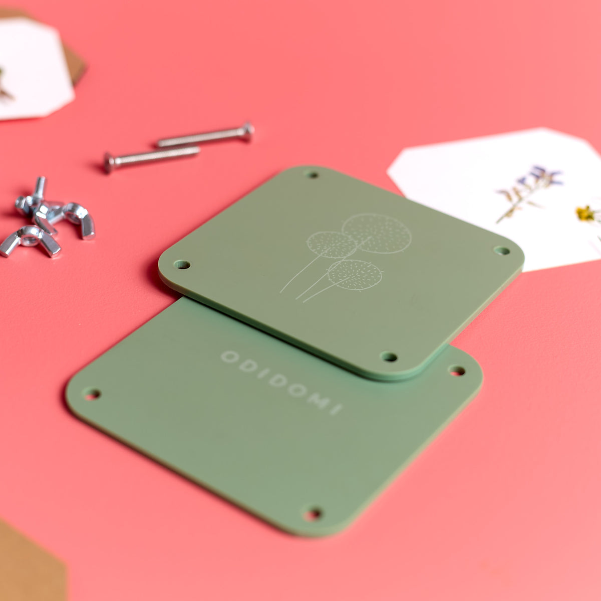 Close-up of parts included in the ODIDOMI flower press kit.